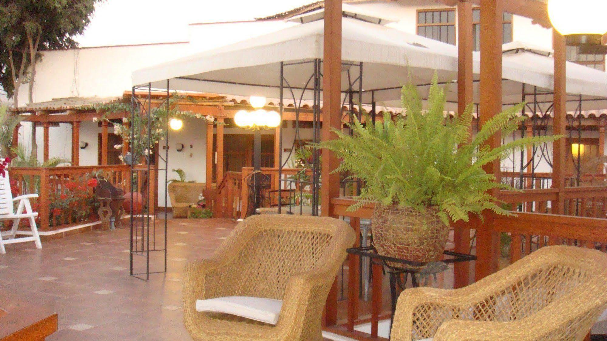 Hotel Don Agucho Наска Екстериор снимка